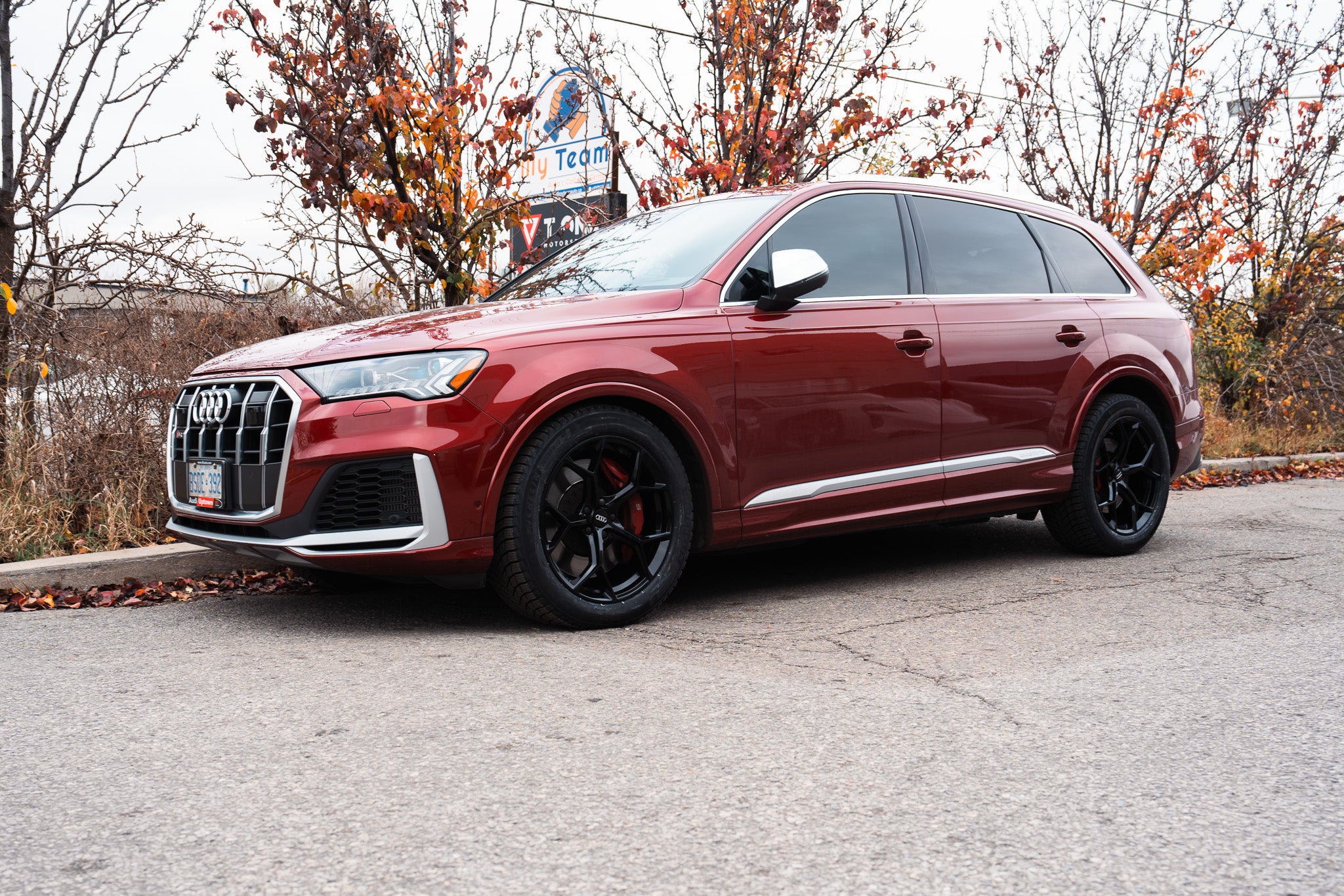Audi SQ7 x R318 Gloss Black