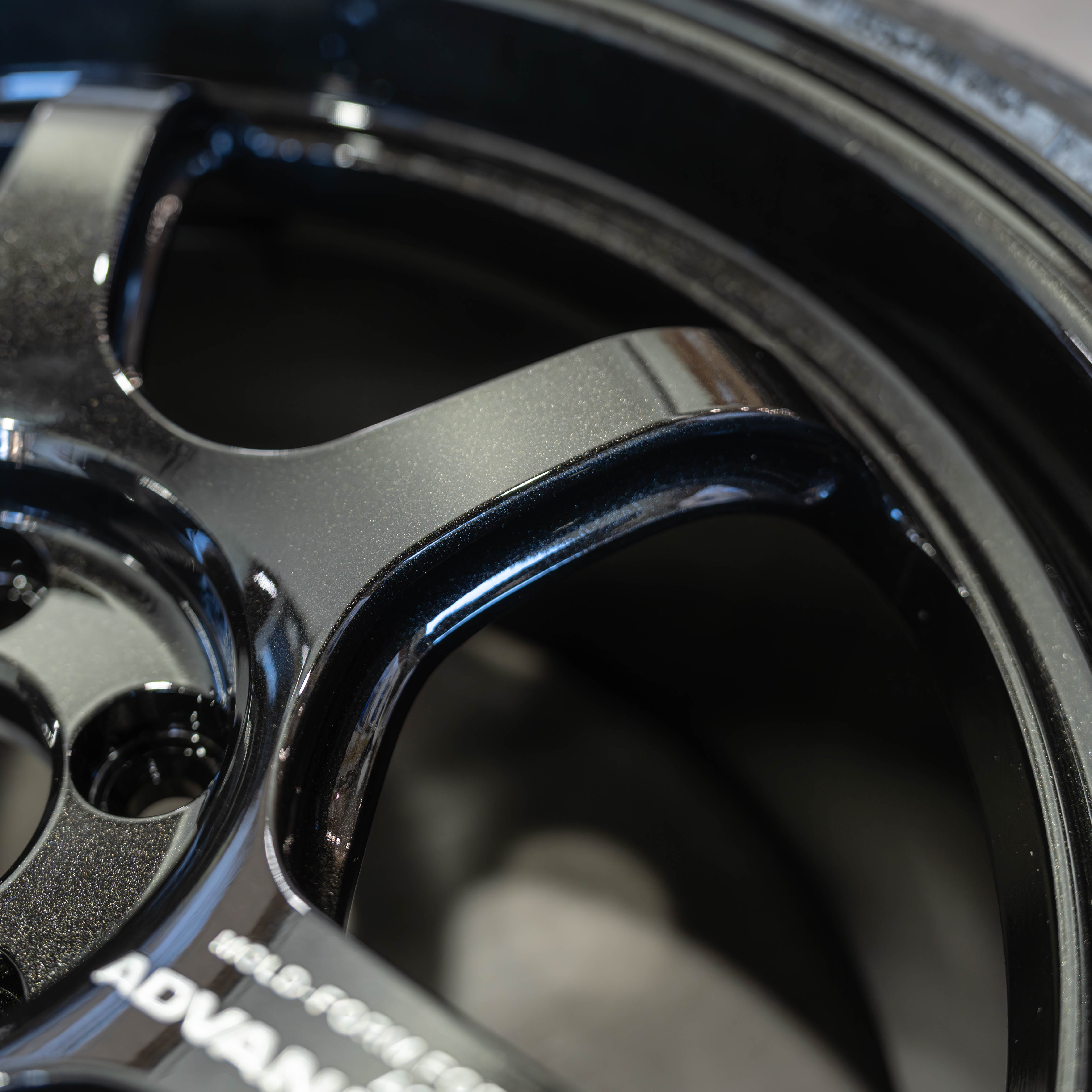 Yokohama Advan Racing R6 - 18x9.5 / 5x100 / +45 - Racing Titanium Black (FRS/BRZ/GR86)