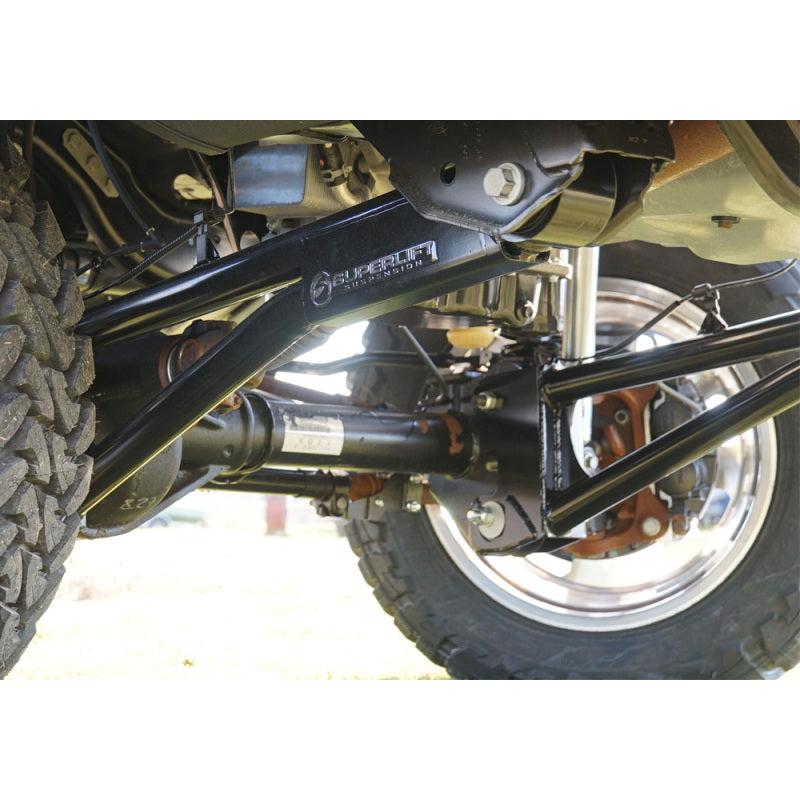 Superlift 14-18 Ram 2500/13-18 Ram 3500 4WD Replacement Radius Arms 4in Lift Kit Component Box