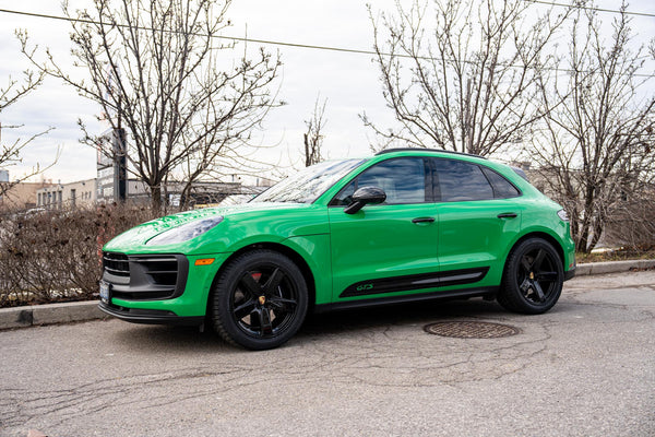 Porsche Macan GTS x R182 Gloss Black