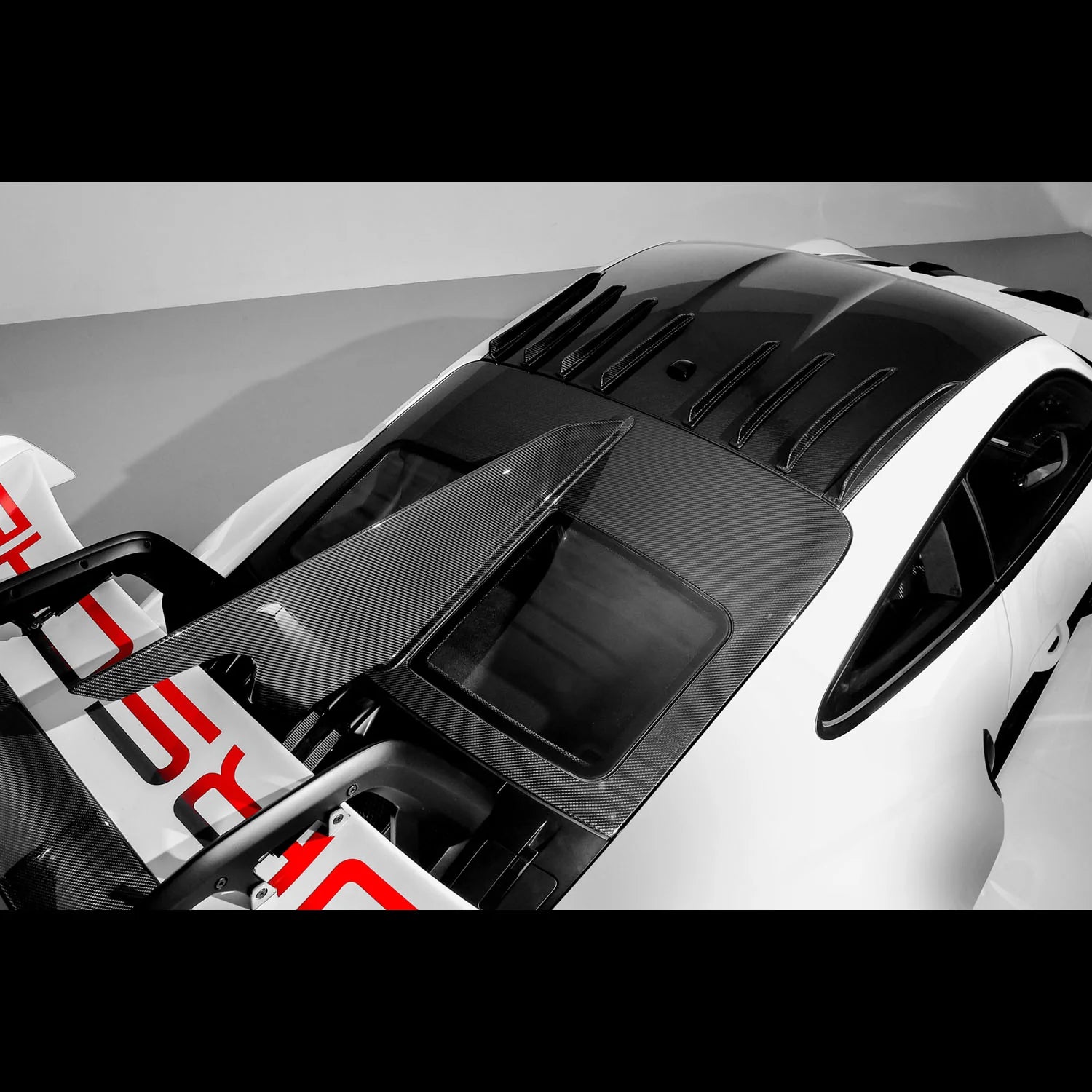Silver Rocket SR EVO-X See-Through Shark Fin Complete Kit - 2022+ Porsche 992 GT3/GT3RS