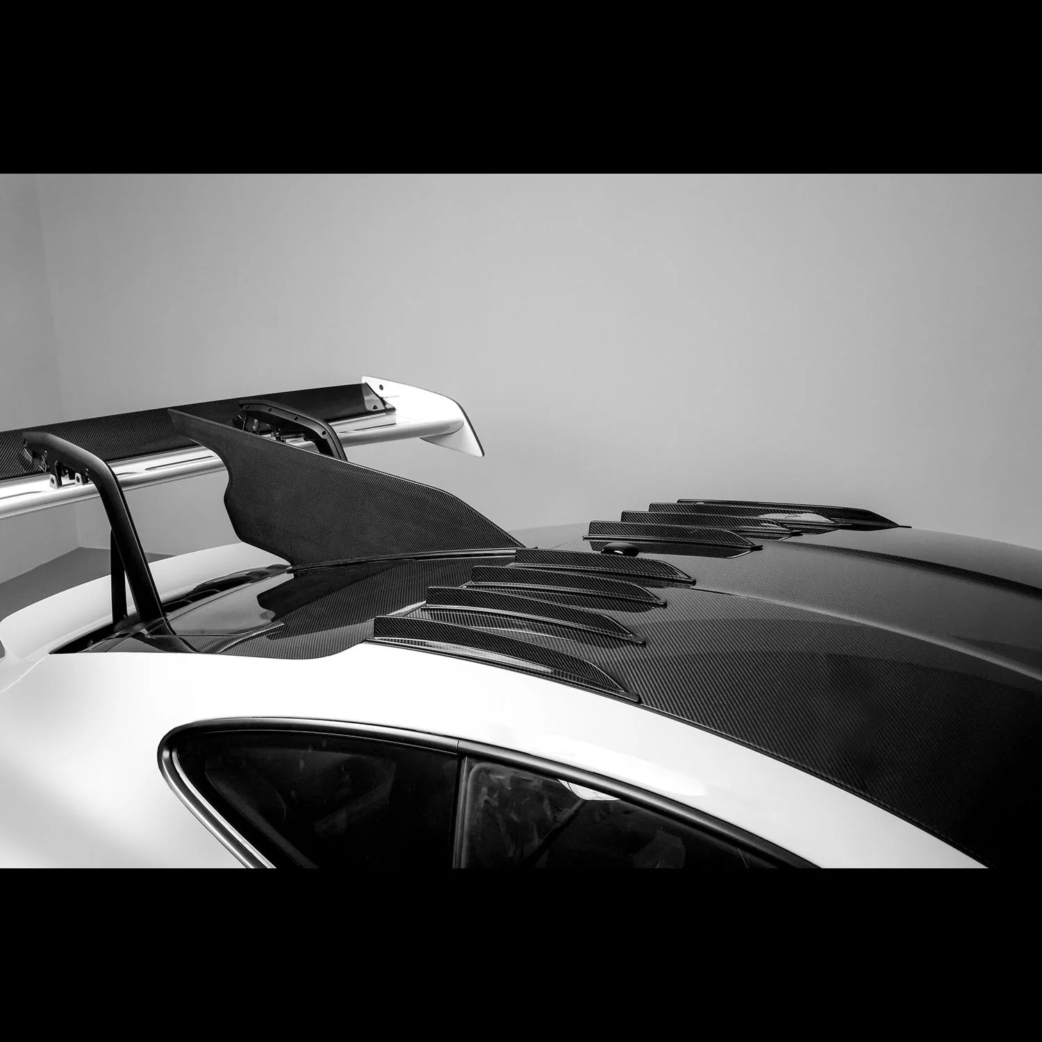 Silver Rocket SR EVO-X See-Through Shark Fin Complete Kit - 2022+ Porsche 992 GT3/GT3RS