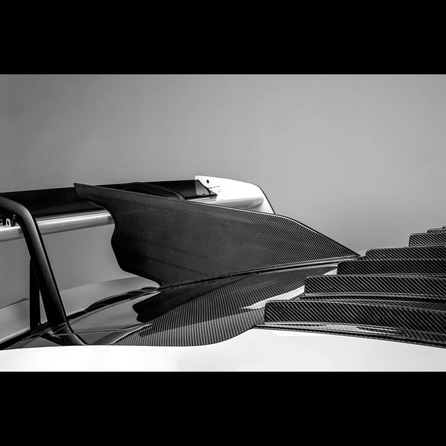 Silver Rocket SR EVO-X See-Through Shark Fin Complete Kit - 2022+ Porsche 992 GT3/GT3RS