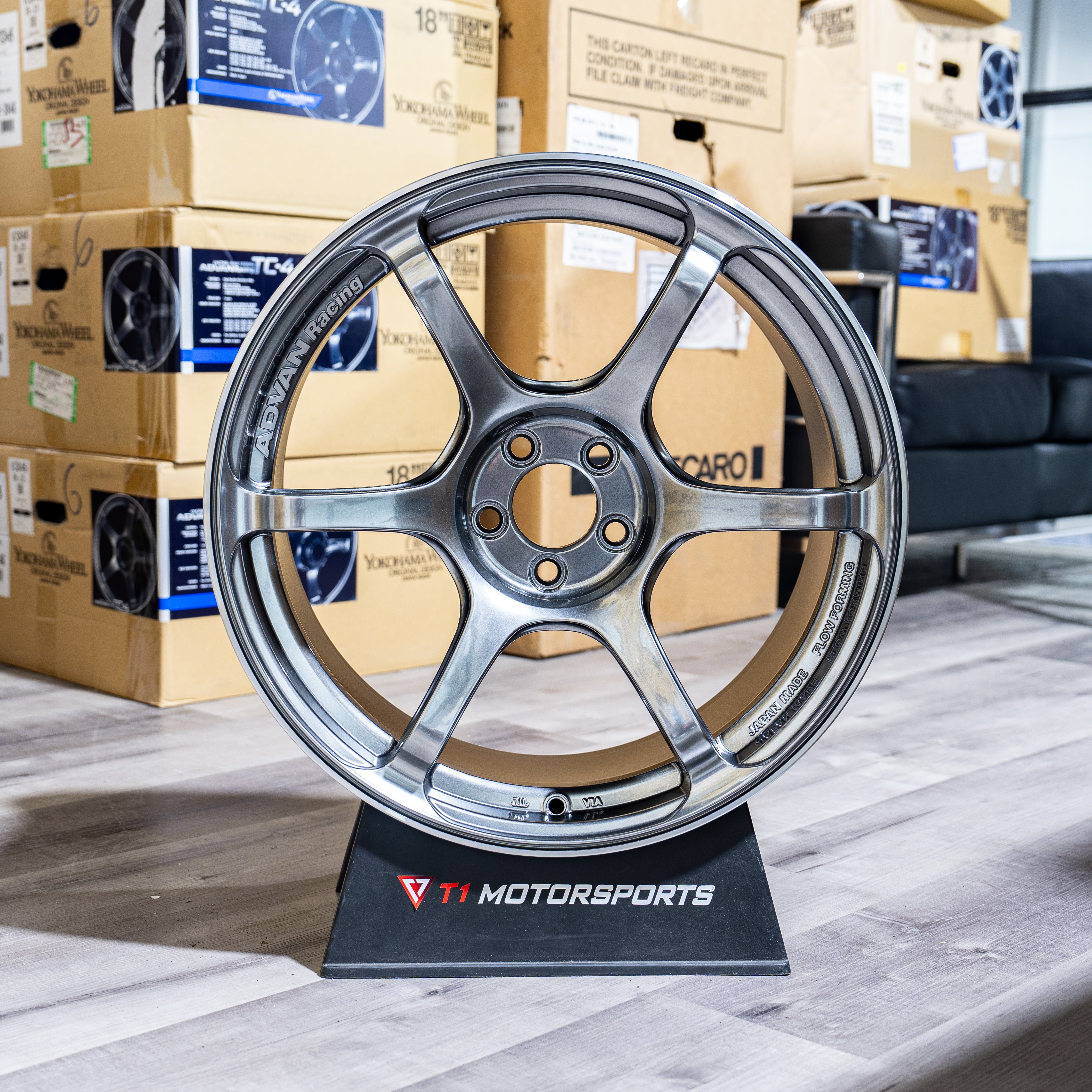 Yokohama Advan RG-4 - 18x9.5 / 5x100 / +45 - Racing Hyper Black & Ring