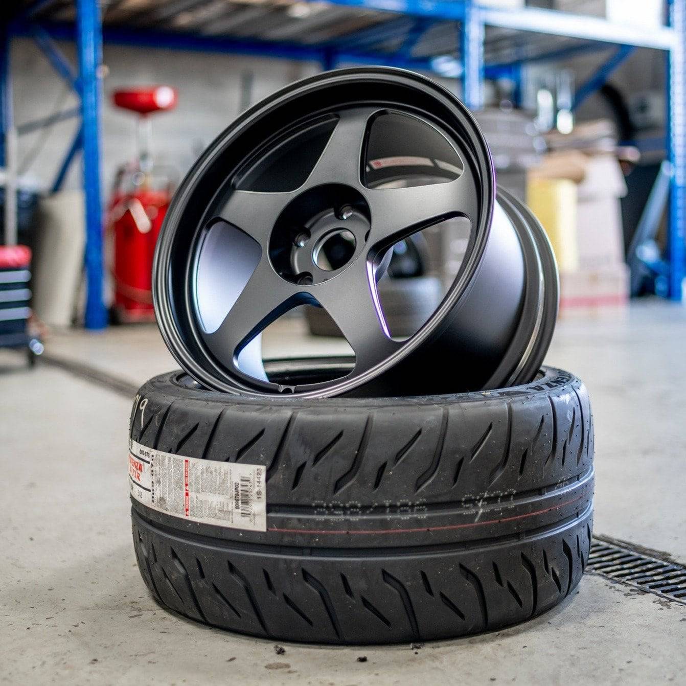 Desmond Regamaster EVO II 18x10 / 5x120 / Offset +25 - Gloss SILVER - T1 Motorsports