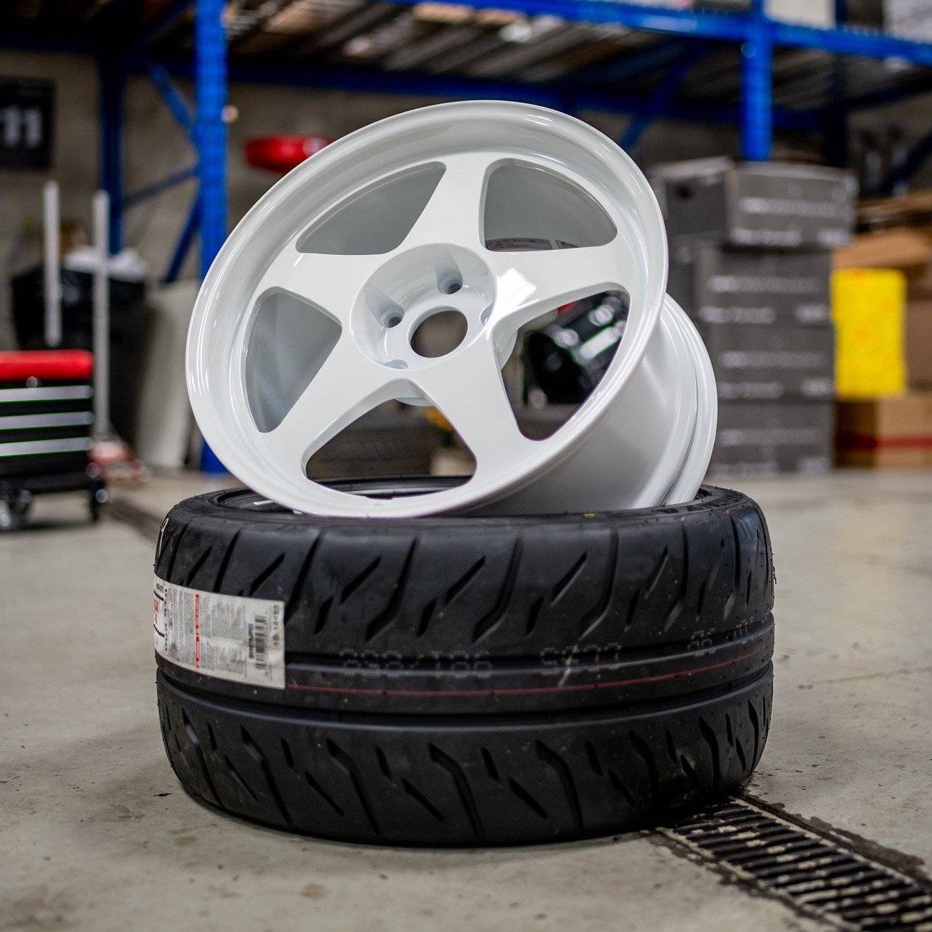 Desmond Regamaster EVO II 18x10 / 5x120 / Offset +25 - Gloss SILVER - T1 Motorsports